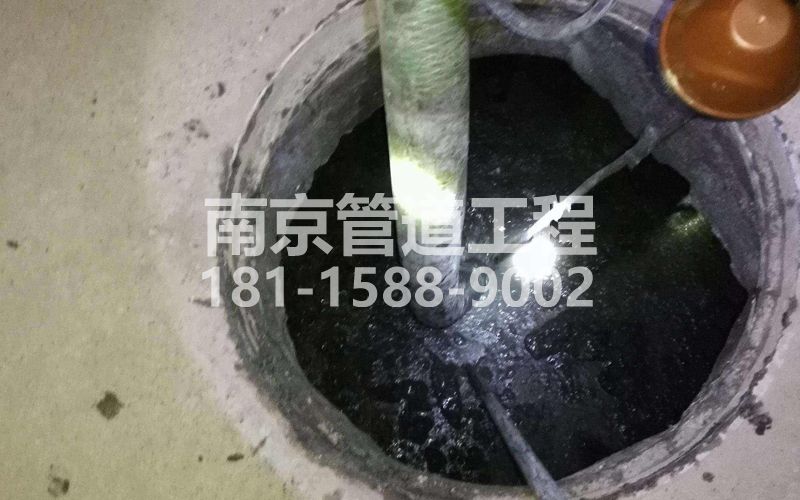 216裴家桥清理化粪池