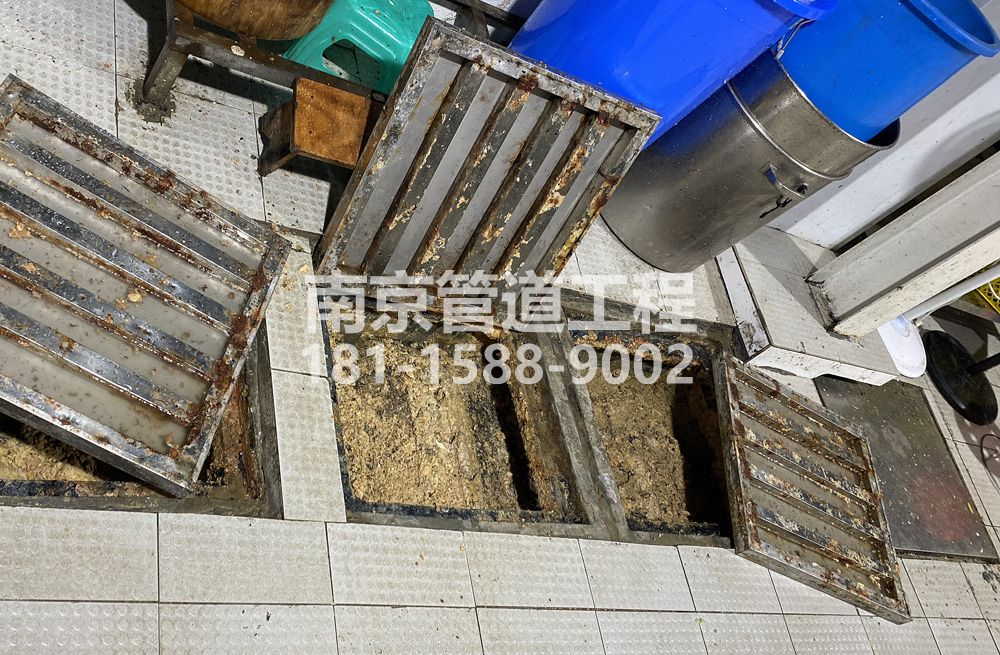 278裴家桥城管中队食堂隔油池清理