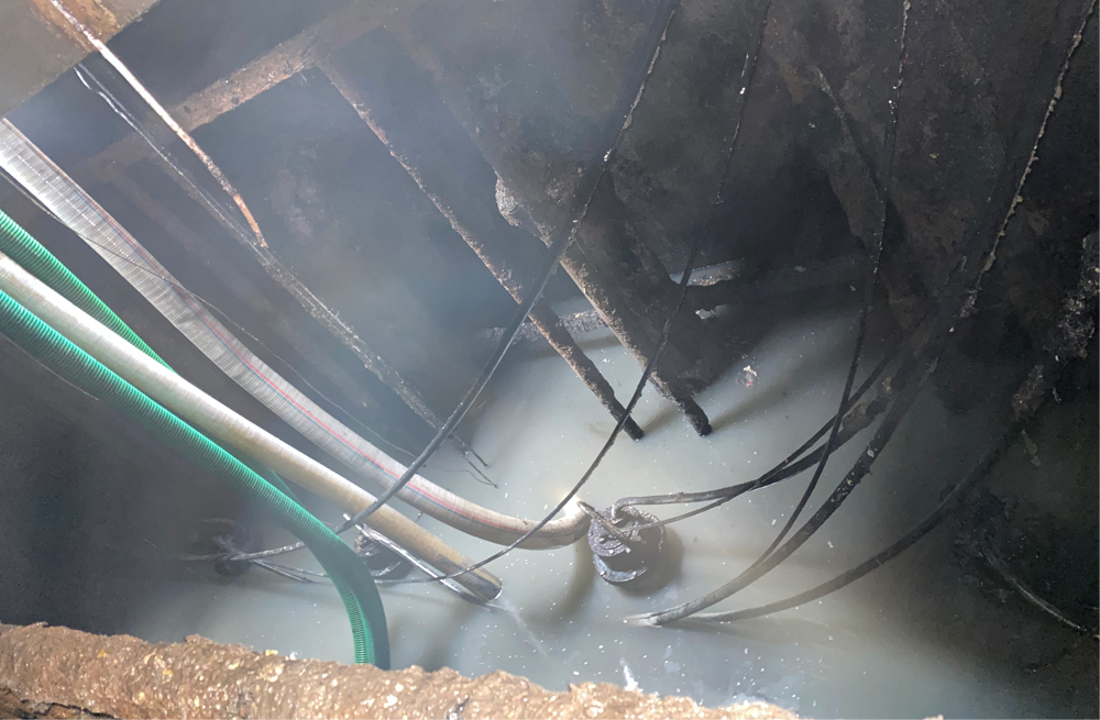 272裴家桥商城污水池清运